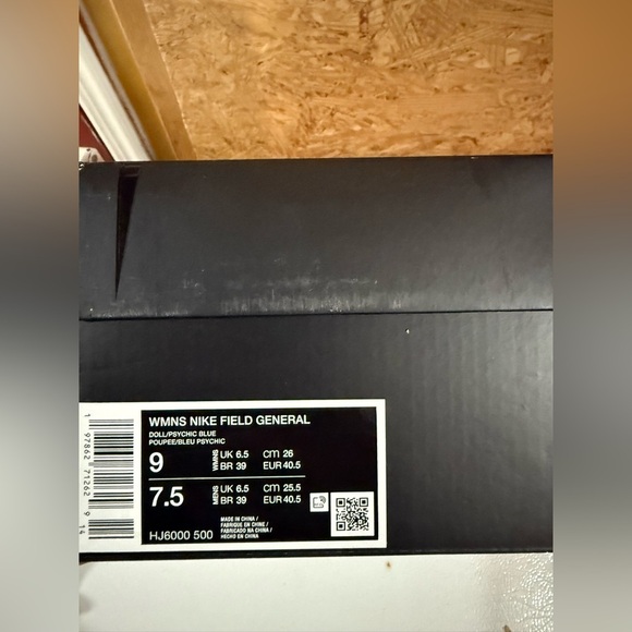 Nike Air Womens Sneakers - Picture 8 of 8